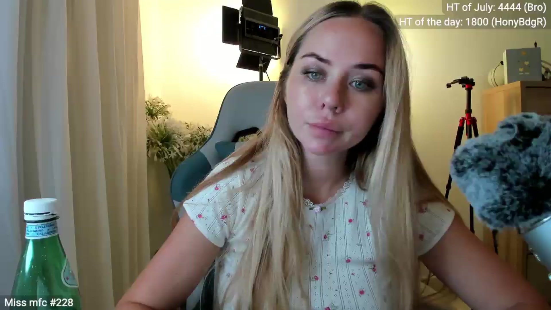 Gallery image thumbnail from Linda_0nline's myfreecams stream on, 07/15/2026, 20:21 image 12 of 20