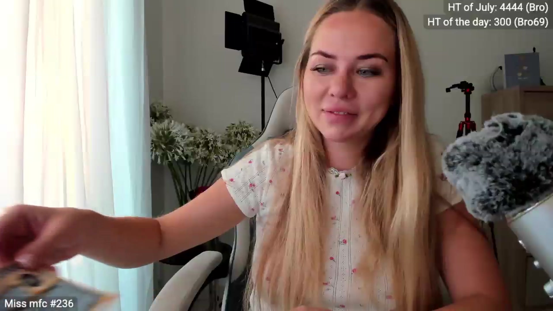 Gallery image thumbnail from Linda_0nline's myfreecams stream on, 07/16/2026, 05:18 image 4 of 20