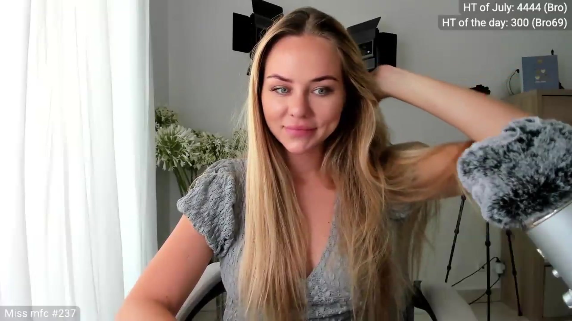 Gallery image thumbnail from Linda_0nline's myfreecams stream on, 07/16/2026, 05:18 image 20 of 20