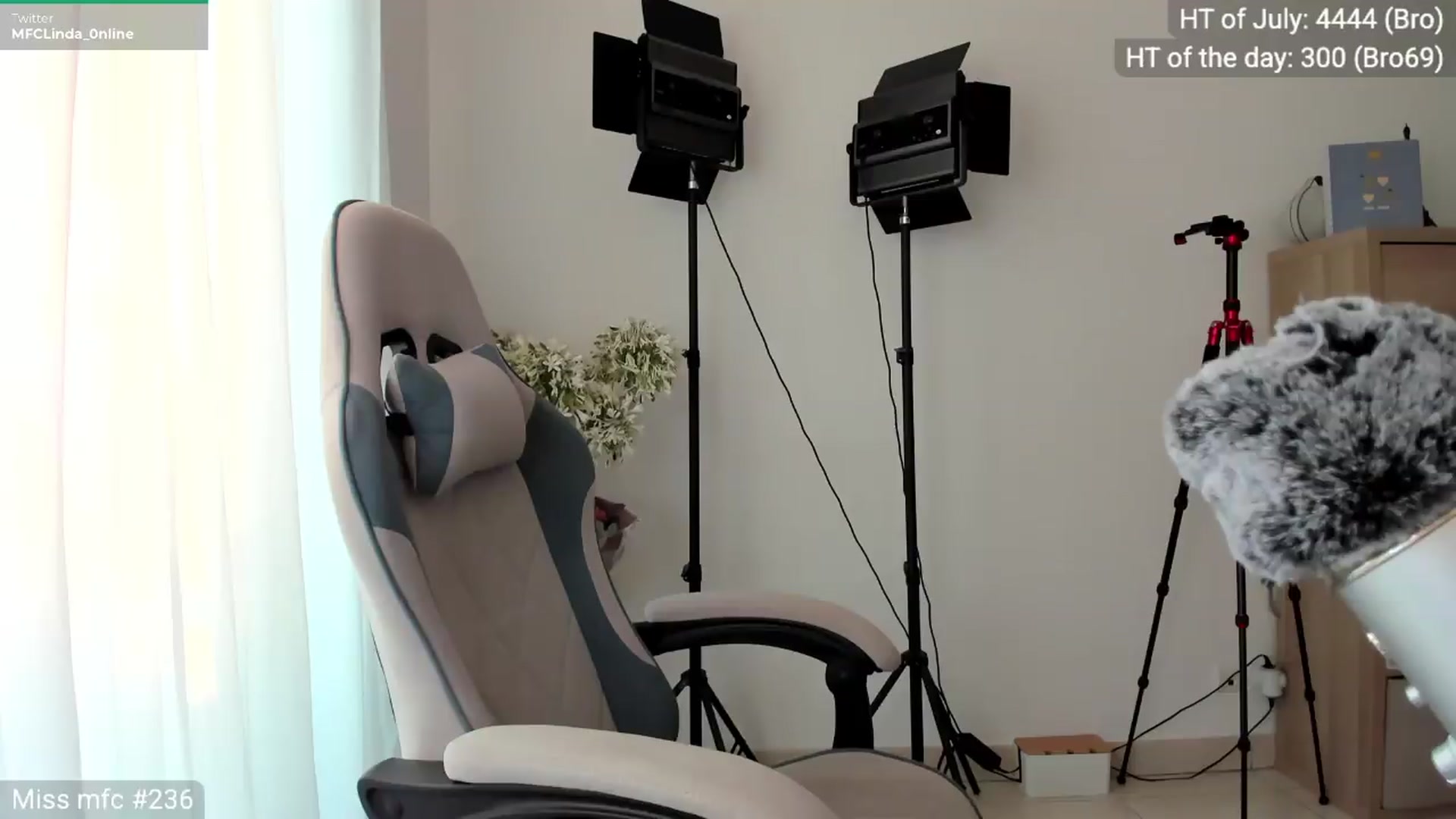Gallery image thumbnail from Linda_0nline's myfreecams stream on, 07/16/2026, 05:18 image 5 of 20