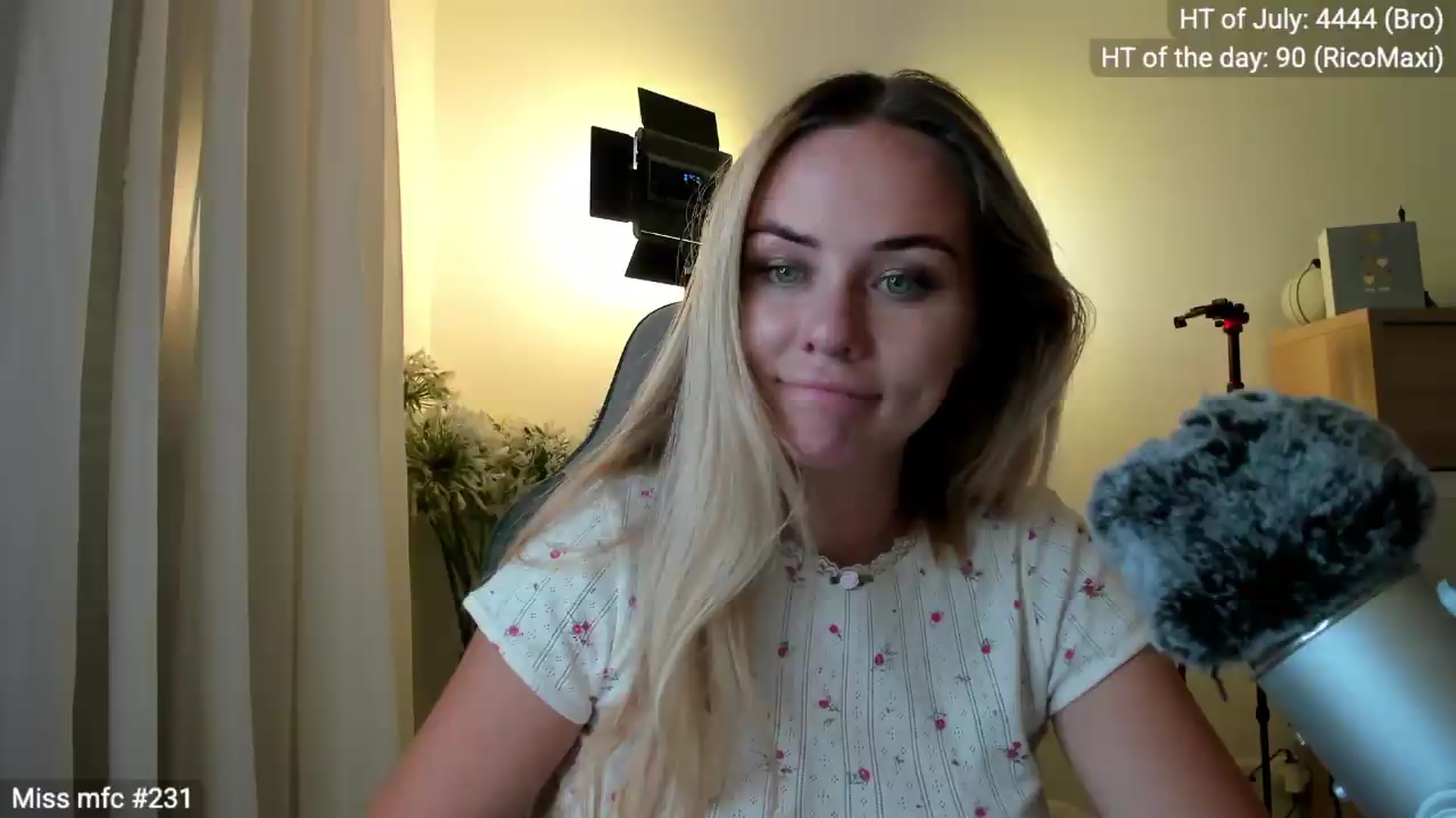 Gallery image thumbnail from Linda_0nline's myfreecams stream on, 07/16/2026, 18:46 image 9 of 20
