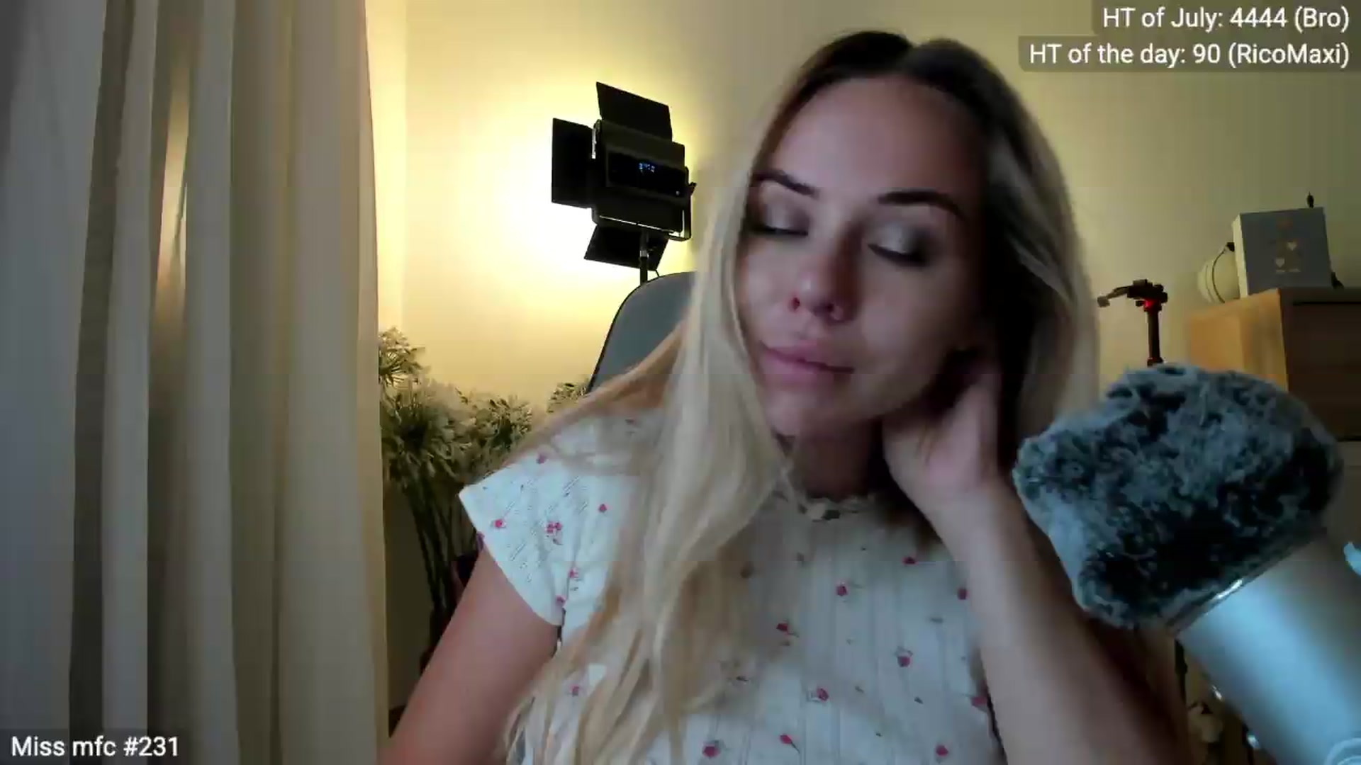 Gallery image thumbnail from Linda_0nline's myfreecams stream on, 07/16/2026, 18:46 image 8 of 20