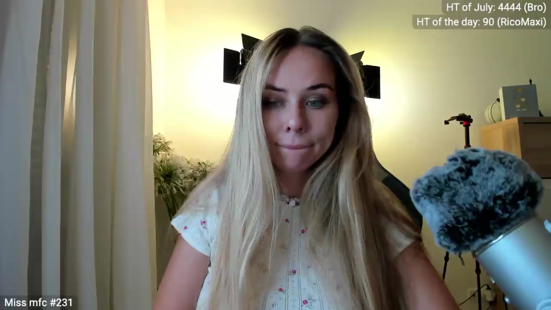 Gallery image thumbnail from Linda_0nline's myfreecams stream on, 07/16/2026, 18:46 image 14 of 20