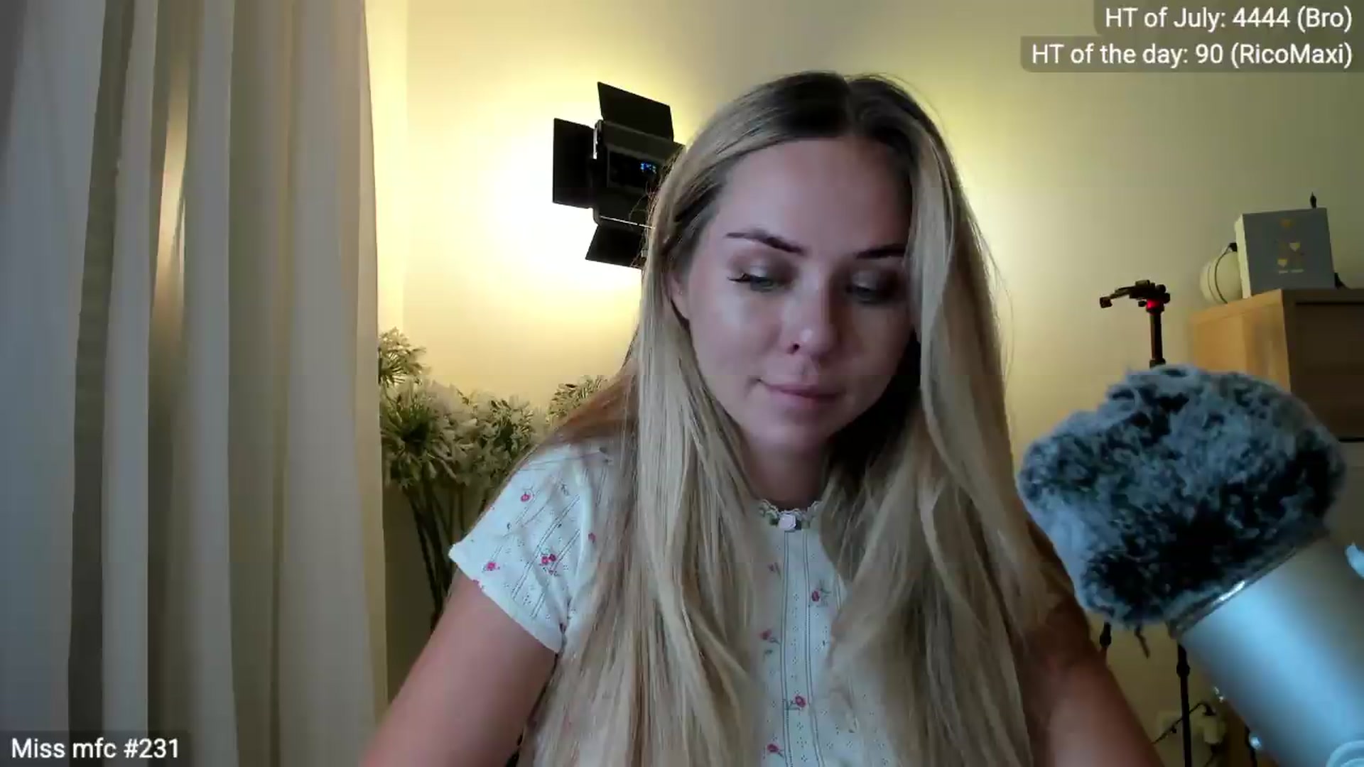 Gallery image thumbnail from Linda_0nline's myfreecams stream on, 07/16/2026, 18:46 image 15 of 20