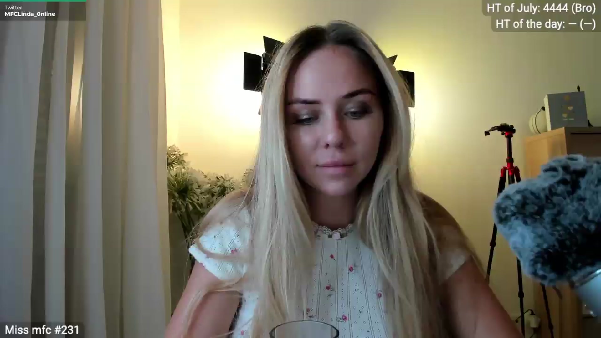 Gallery image thumbnail from Linda_0nline's myfreecams stream on, 07/16/2026, 18:46 image 3 of 20