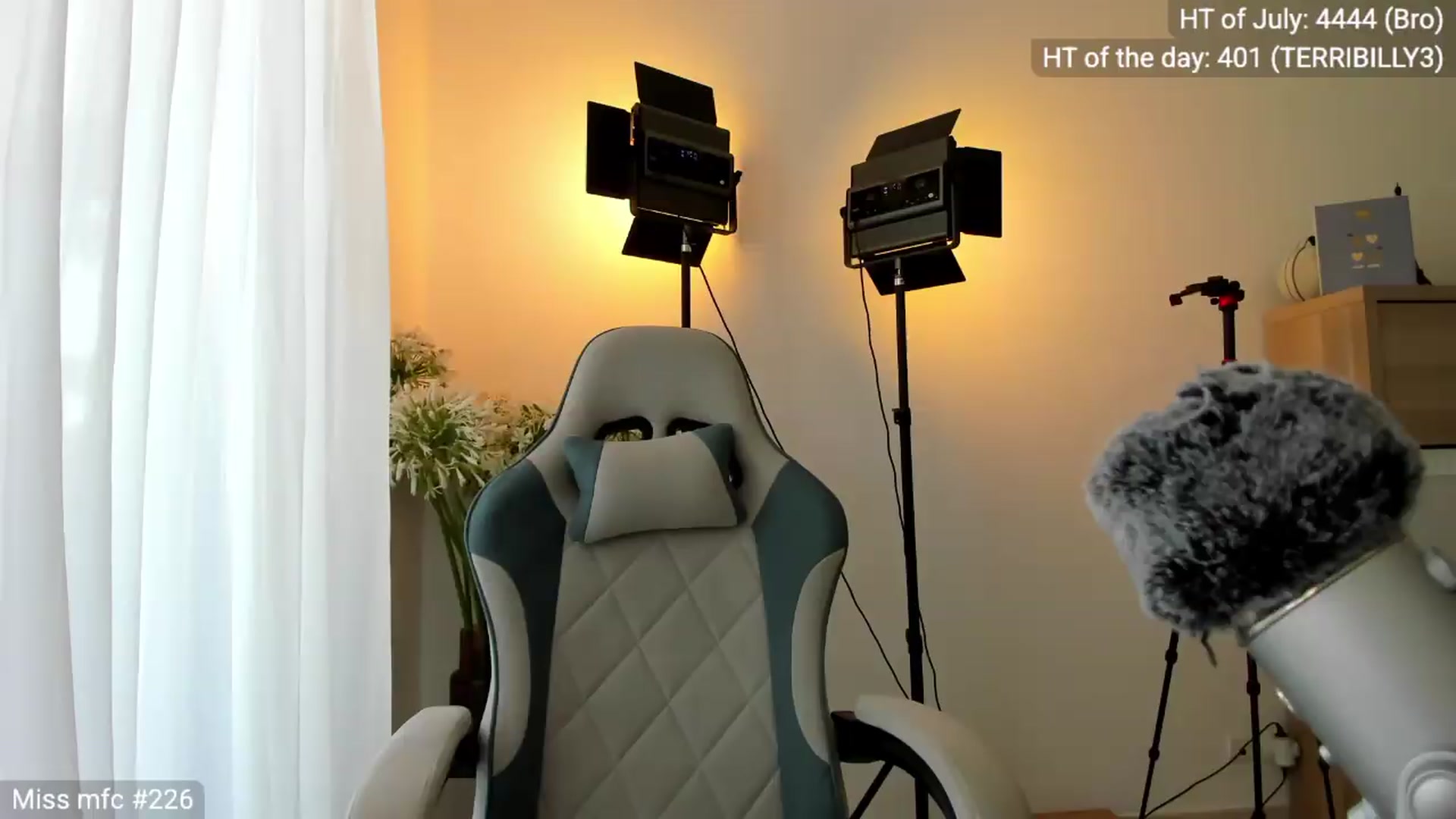 Gallery image thumbnail from Linda_0nline's myfreecams stream on, 07/17/2026, 10:22 image 2 of 20