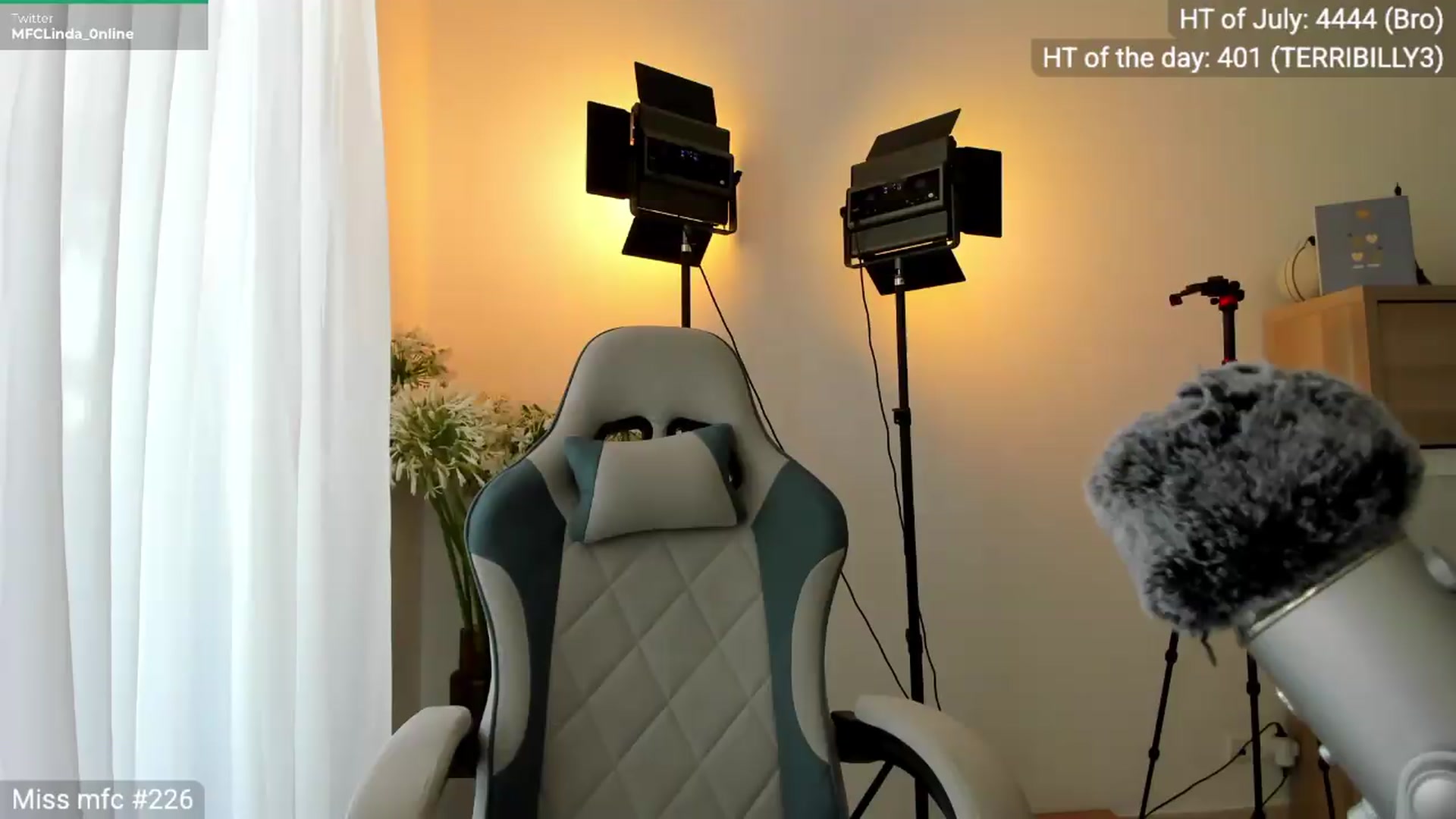 Gallery image thumbnail from Linda_0nline's myfreecams stream on, 07/17/2026, 10:22 image 1 of 20