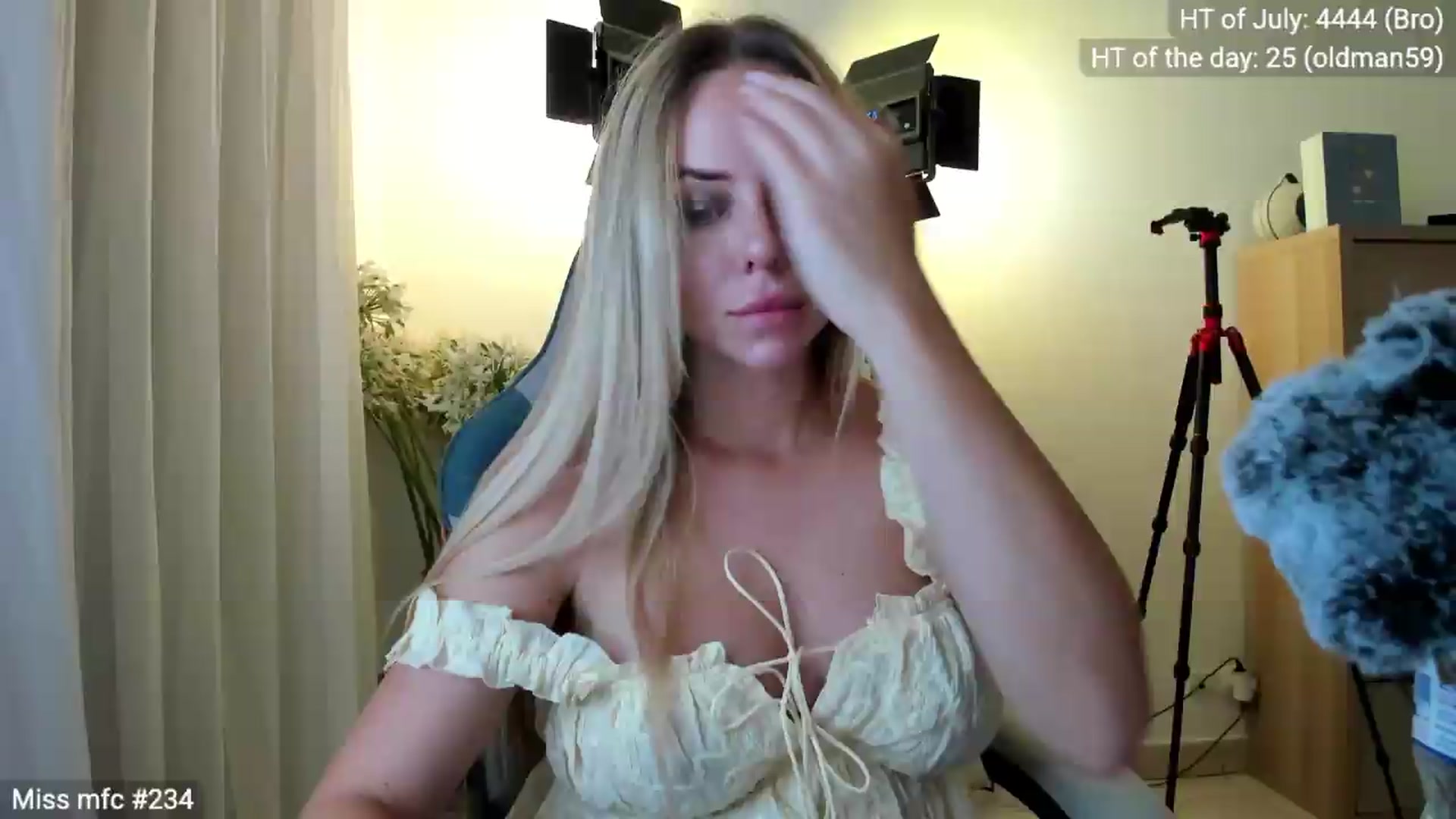 Gallery image thumbnail from Linda_0nline's myfreecams stream on, 07/17/2026, 19:17 image 2 of 20