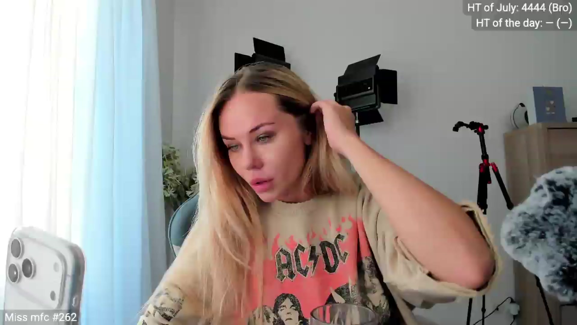 Gallery image thumbnail from Linda_0nline's myfreecams stream on, 07/19/2026, 05:40 image 3 of 20
