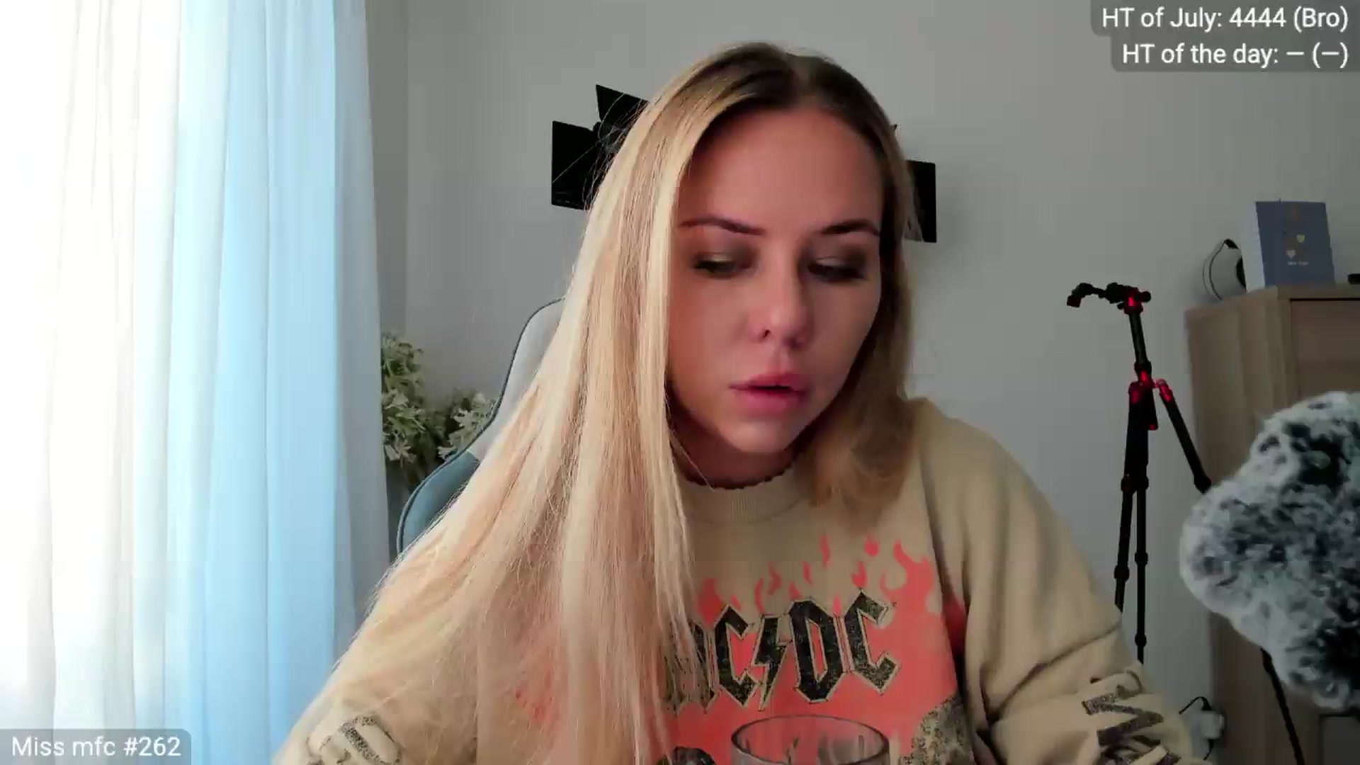 Gallery image thumbnail from Linda_0nline's myfreecams stream on, 07/19/2026, 05:40 image 4 of 20