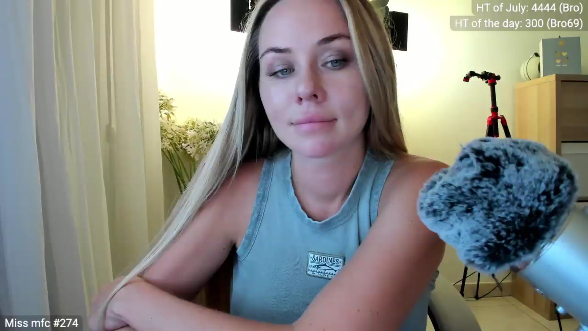 Gallery image thumbnail from Linda_0nline's myfreecams stream on, 07/19/2026, 20:04 image 9 of 20