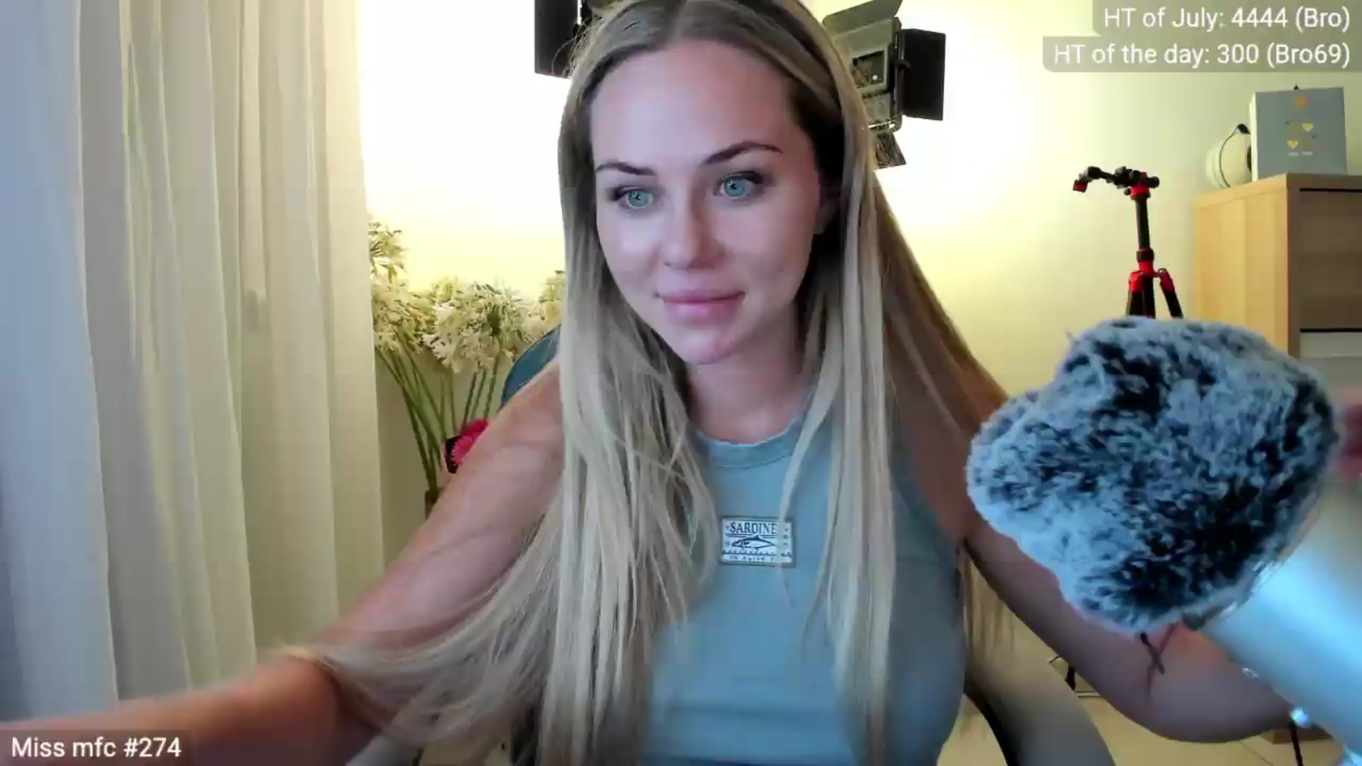 Gallery image thumbnail from Linda_0nline's myfreecams stream on, 07/19/2026, 20:04 image 4 of 20