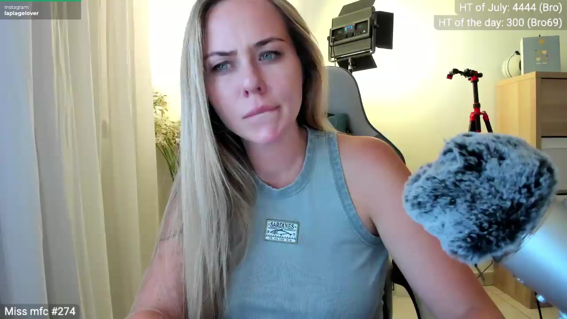 Gallery image thumbnail from Linda_0nline's myfreecams stream on, 07/19/2026, 20:04 image 12 of 20
