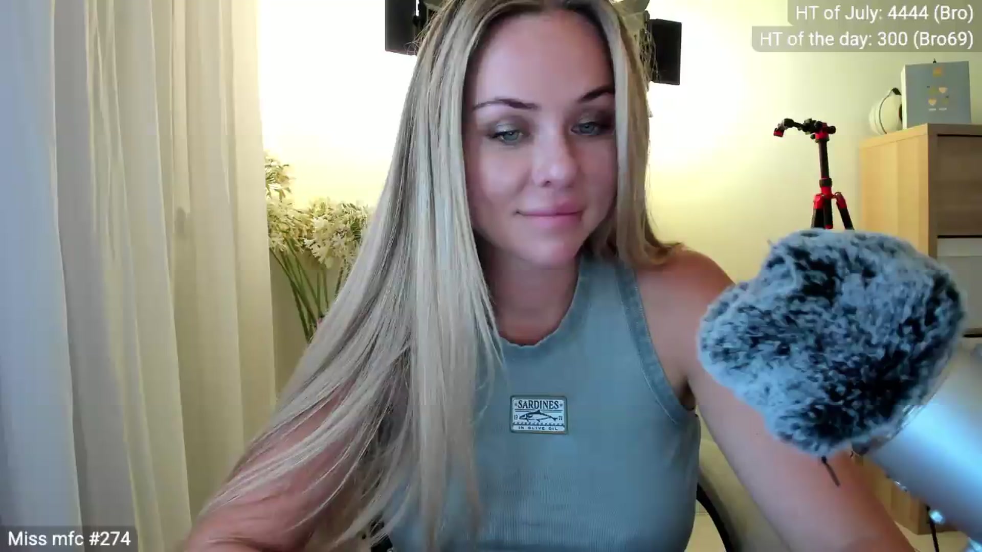 Gallery image thumbnail from Linda_0nline's myfreecams stream on, 07/19/2026, 20:04 image 11 of 20