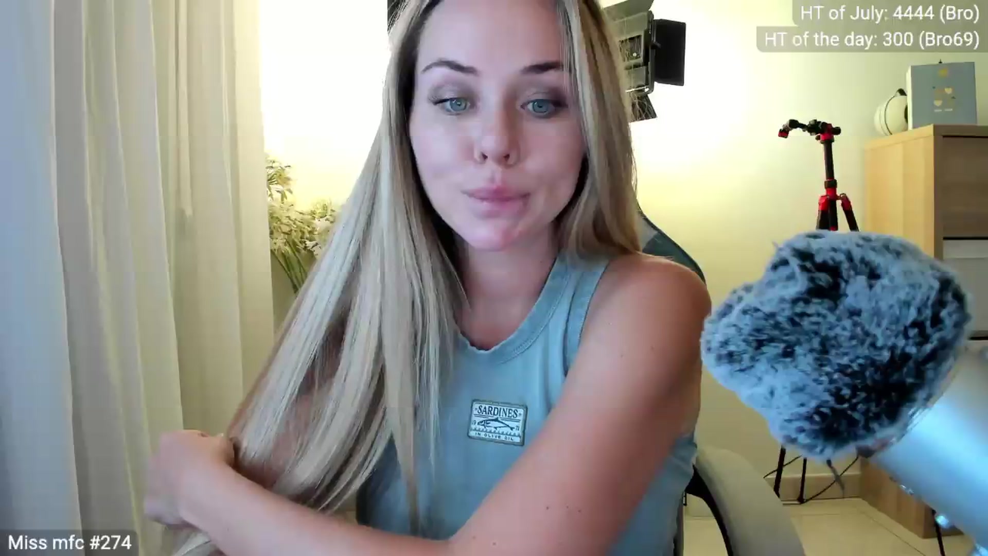 Gallery image thumbnail from Linda_0nline's myfreecams stream on, 07/19/2026, 20:04 image 15 of 20