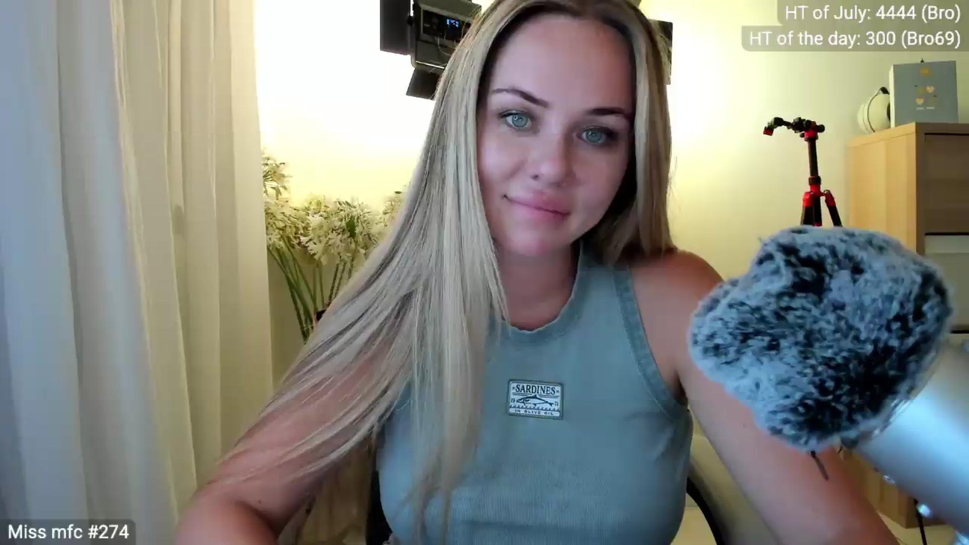 Gallery image thumbnail from Linda_0nline's myfreecams stream on, 07/19/2026, 20:04 image 10 of 20