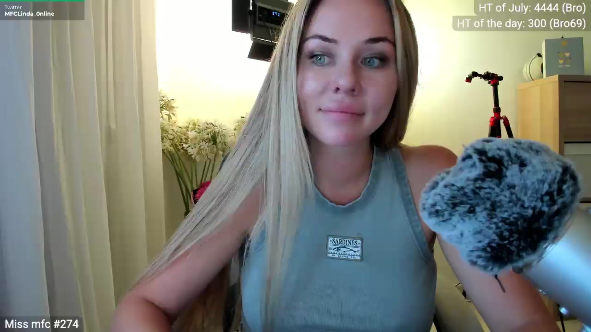 Gallery image thumbnail from Linda_0nline's myfreecams stream on, 07/19/2026, 20:04 image 8 of 20