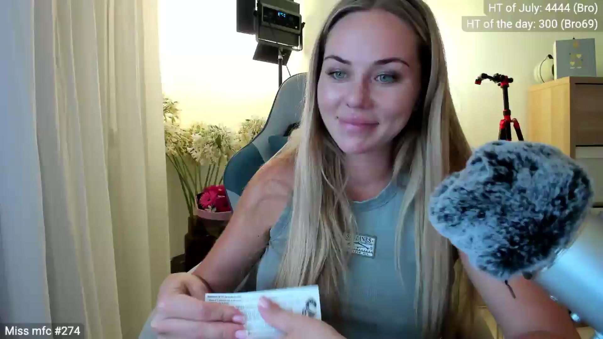 Gallery image thumbnail from Linda_0nline's myfreecams stream on, 07/19/2026, 20:04 image 7 of 20