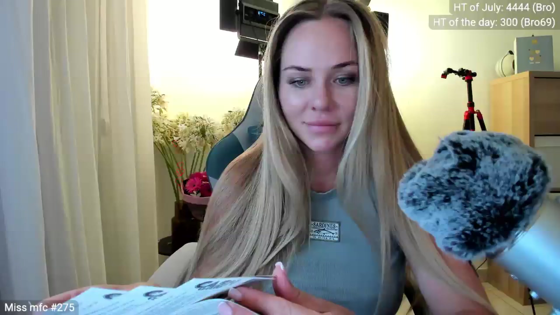 Gallery image thumbnail from Linda_0nline's myfreecams stream on, 07/19/2026, 20:04 image 2 of 20