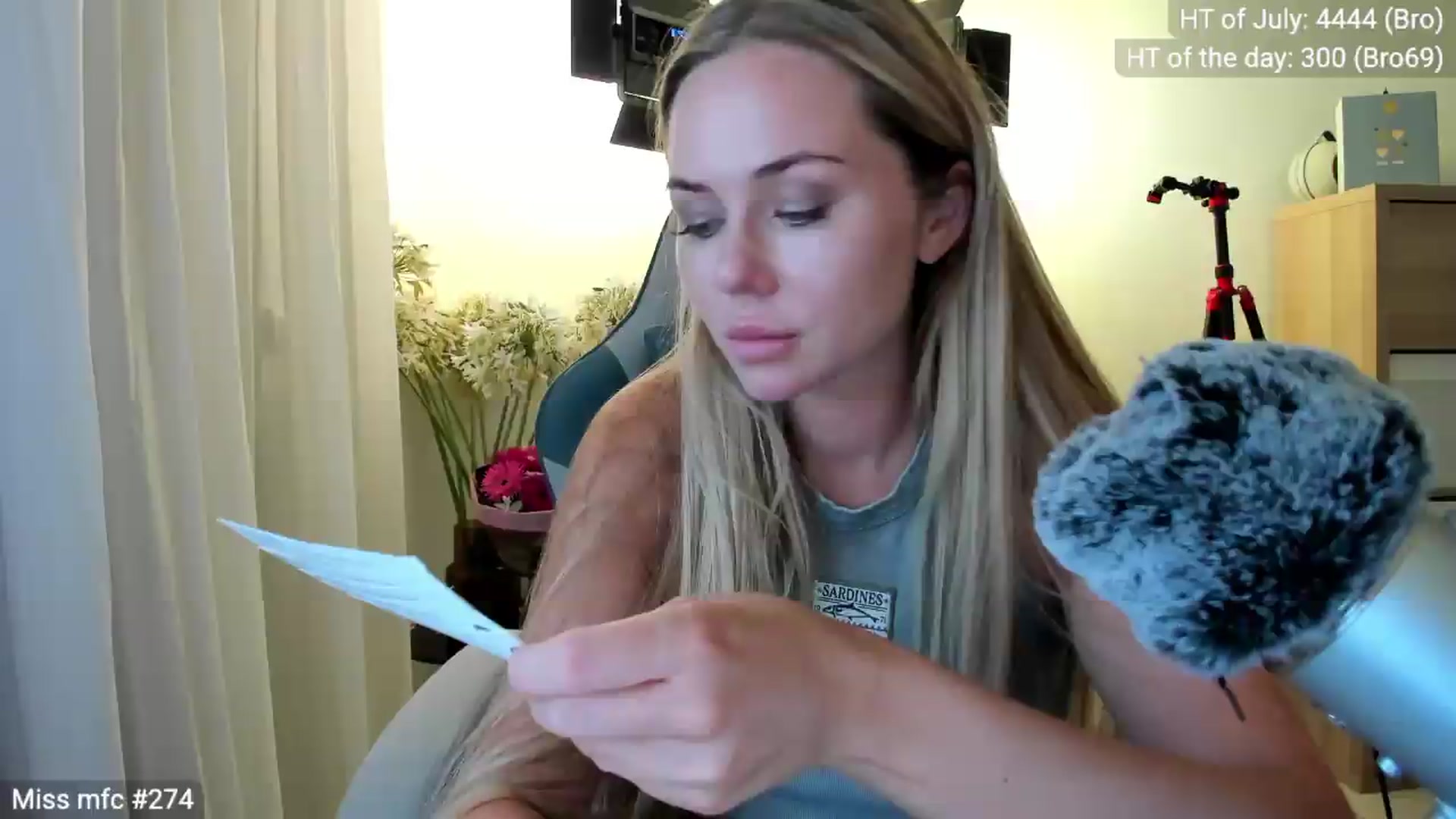 Gallery image thumbnail from Linda_0nline's myfreecams stream on, 07/19/2026, 20:04 image 3 of 20