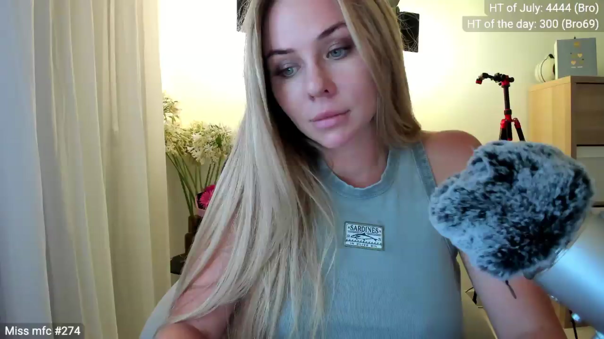 Gallery image thumbnail from Linda_0nline's myfreecams stream on, 07/19/2026, 20:04 image 18 of 20