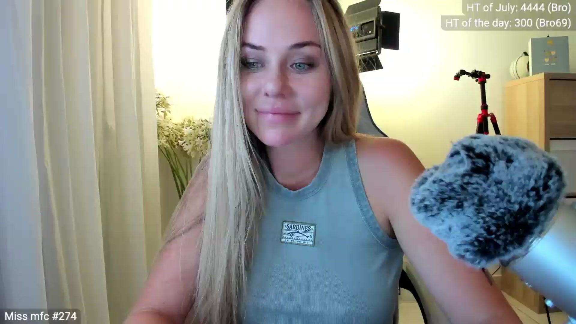 Gallery image thumbnail from Linda_0nline's myfreecams stream on, 07/19/2026, 20:04 image 14 of 20