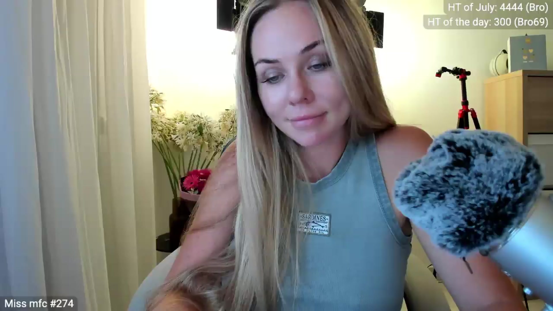 Gallery image thumbnail from Linda_0nline's myfreecams stream on, 07/19/2026, 20:04 image 16 of 20