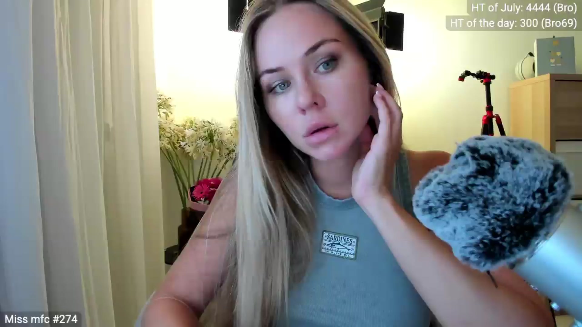 Gallery image thumbnail from Linda_0nline's myfreecams stream on, 07/19/2026, 20:04 image 13 of 20