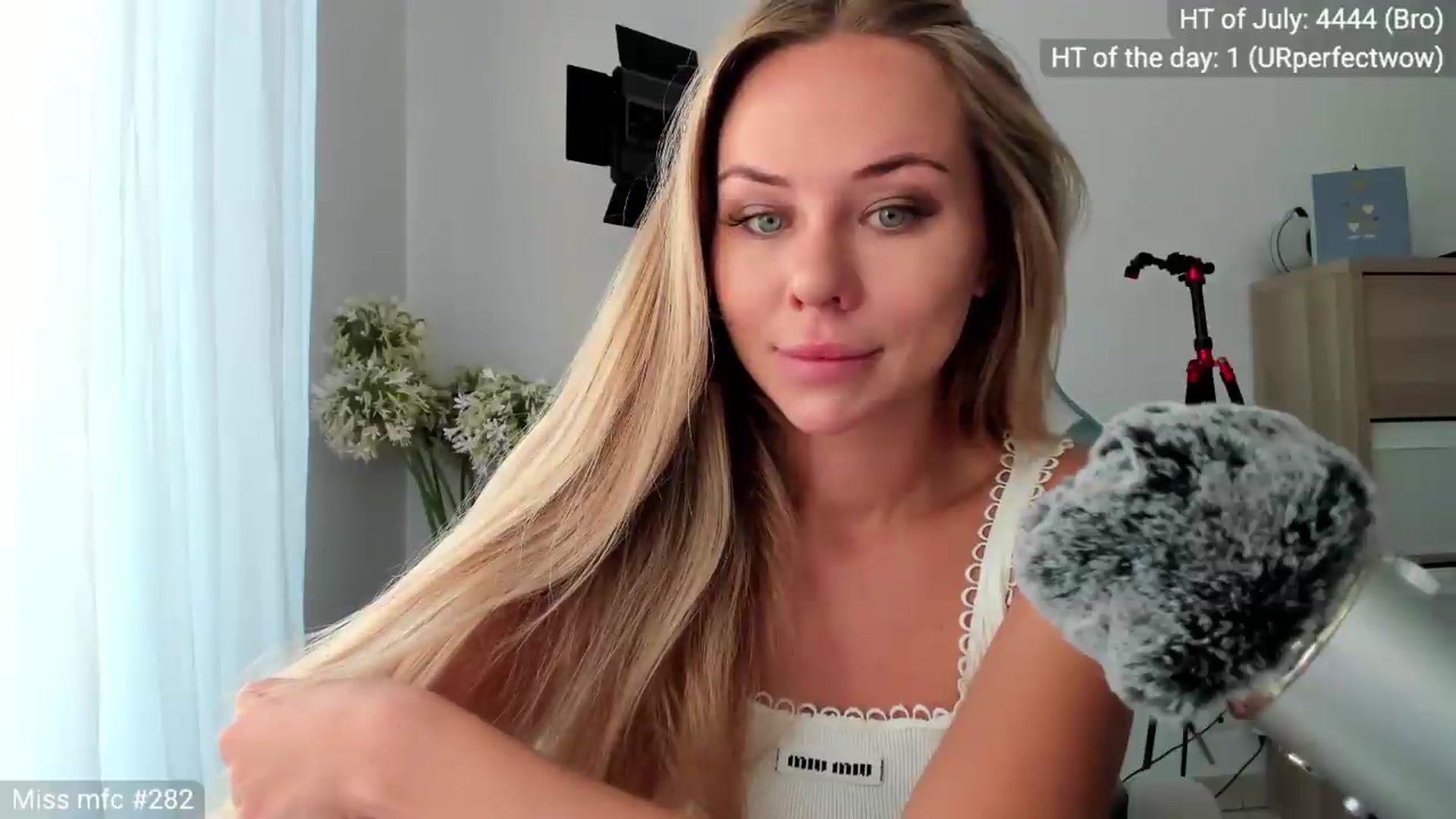 Gallery image thumbnail from Linda_0nline's myfreecams stream on, 07/20/2026, 05:20 image 3 of 20