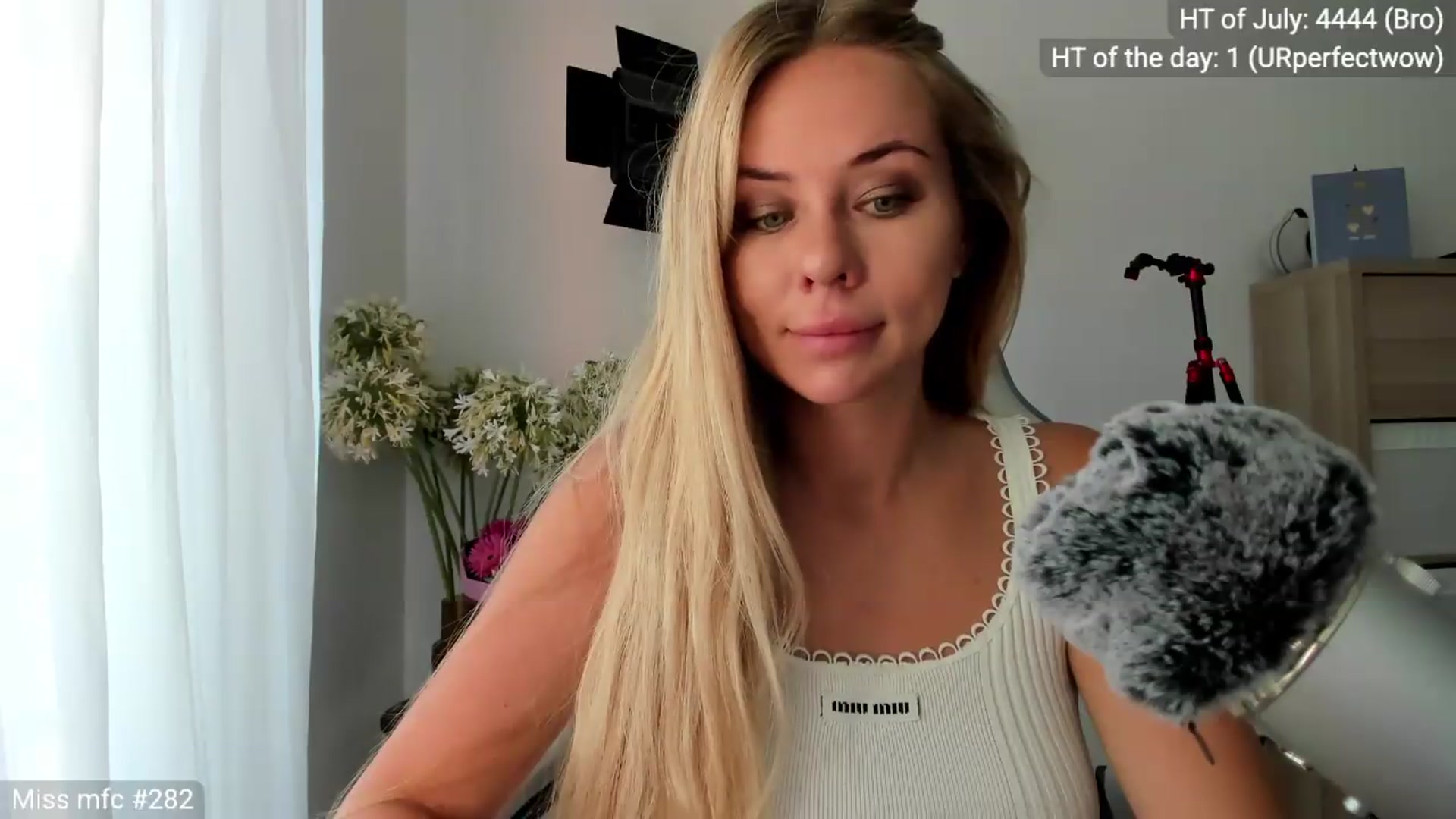 Gallery image thumbnail from Linda_0nline's myfreecams stream on, 07/20/2026, 05:20 image 19 of 20