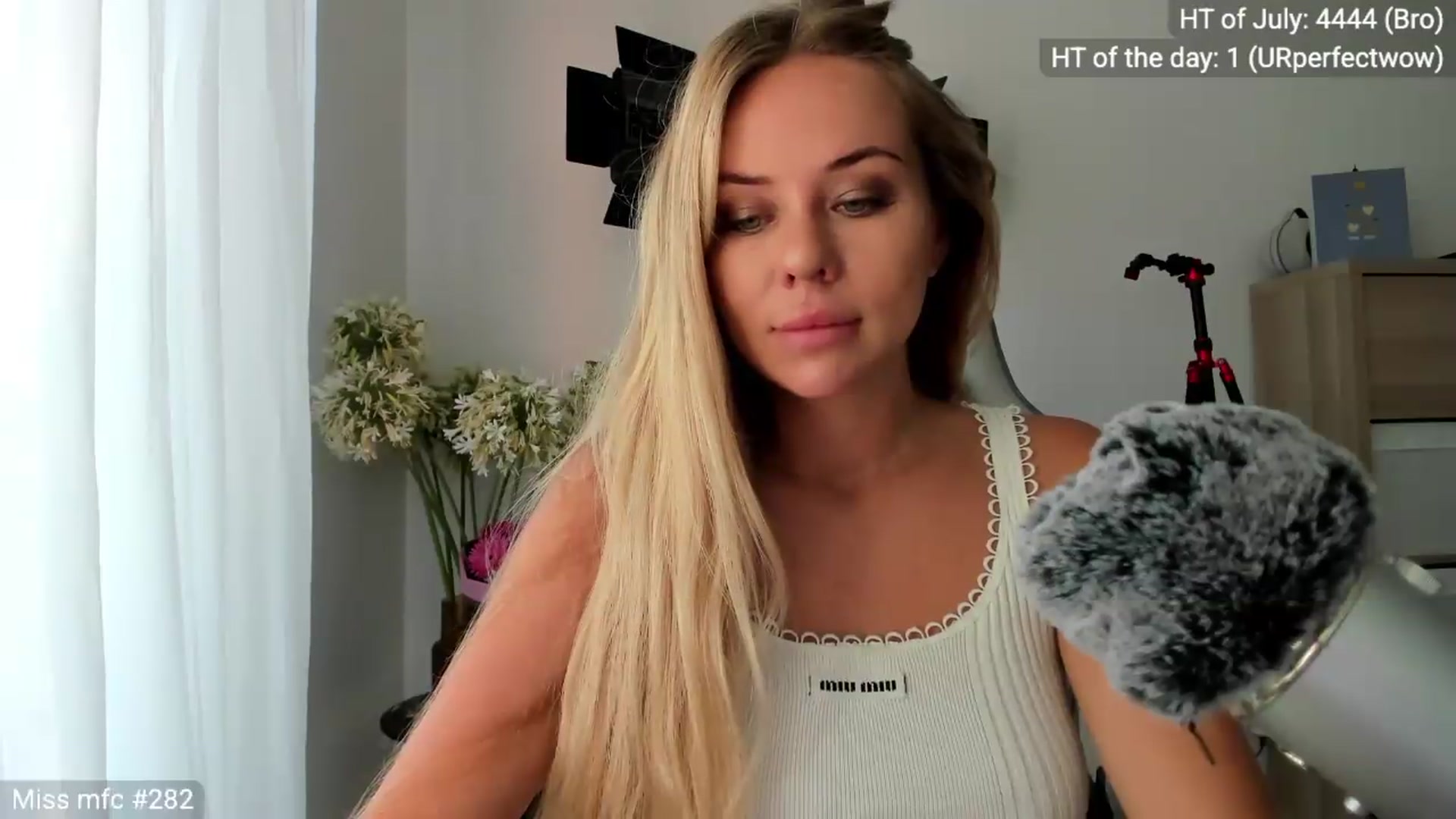 Gallery image thumbnail from Linda_0nline's myfreecams stream on, 07/20/2026, 05:20 image 18 of 20