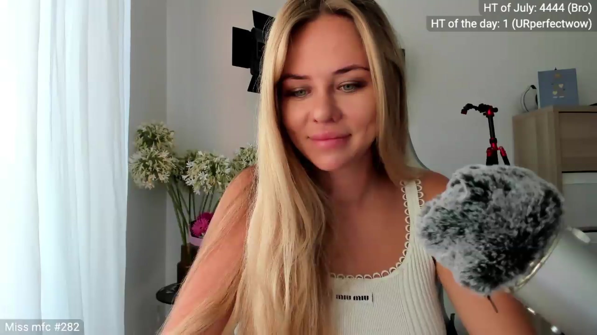 Gallery image thumbnail from Linda_0nline's myfreecams stream on, 07/20/2026, 05:20 image 11 of 20