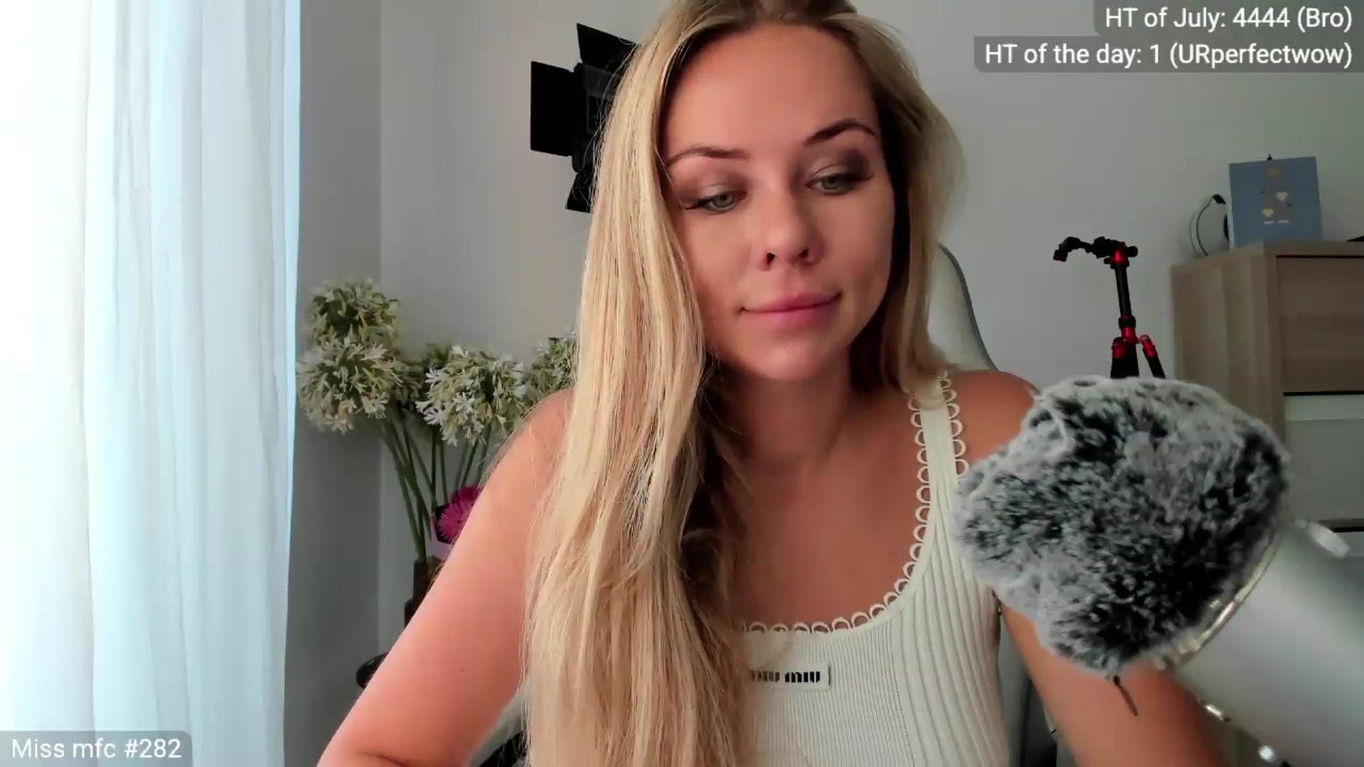 Gallery image thumbnail from Linda_0nline's myfreecams stream on, 07/20/2026, 05:20 image 4 of 20
