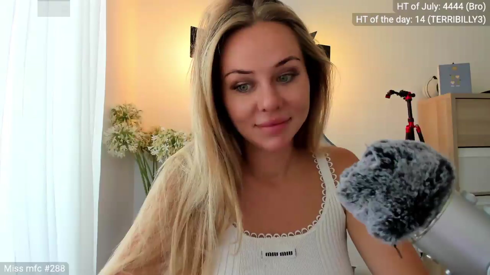 Gallery image thumbnail from Linda_0nline's myfreecams stream on, 07/20/2026, 11:12 image 3 of 20