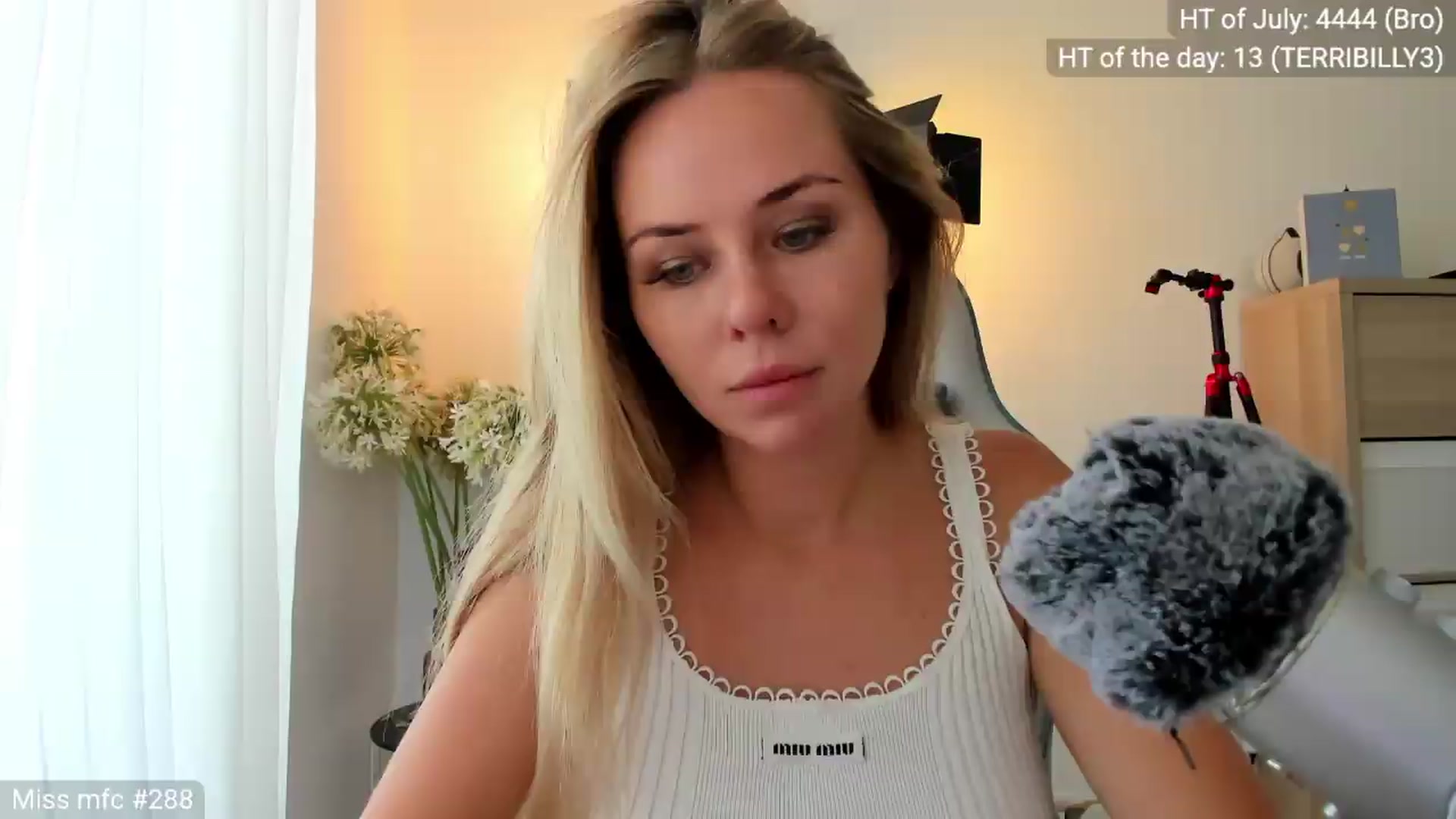 Gallery image thumbnail from Linda_0nline's myfreecams stream on, 07/20/2026, 11:12 image 1 of 20