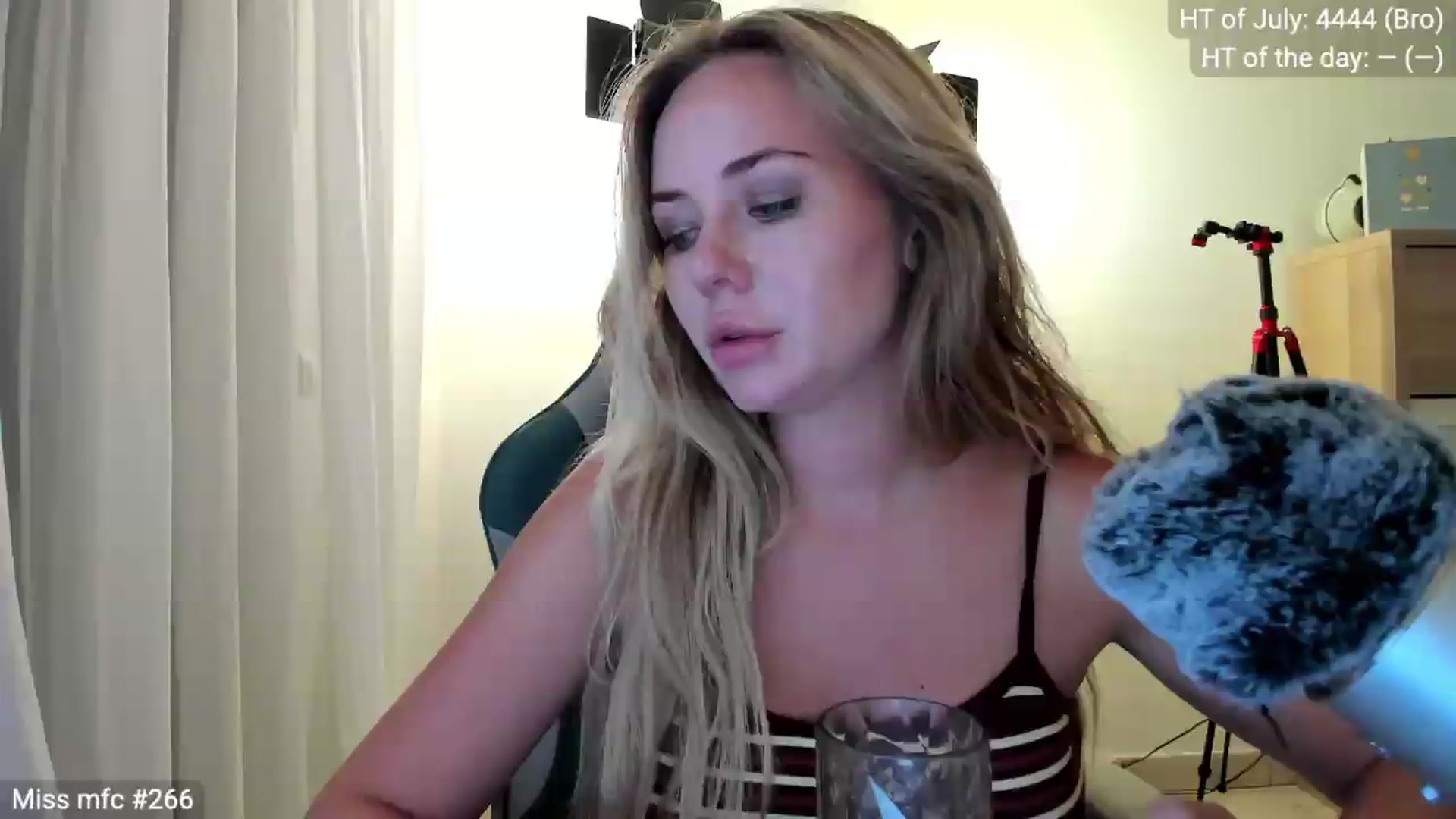 Gallery image thumbnail from Linda_0nline's myfreecams stream on, 07/20/2026, 20:38 image 6 of 20