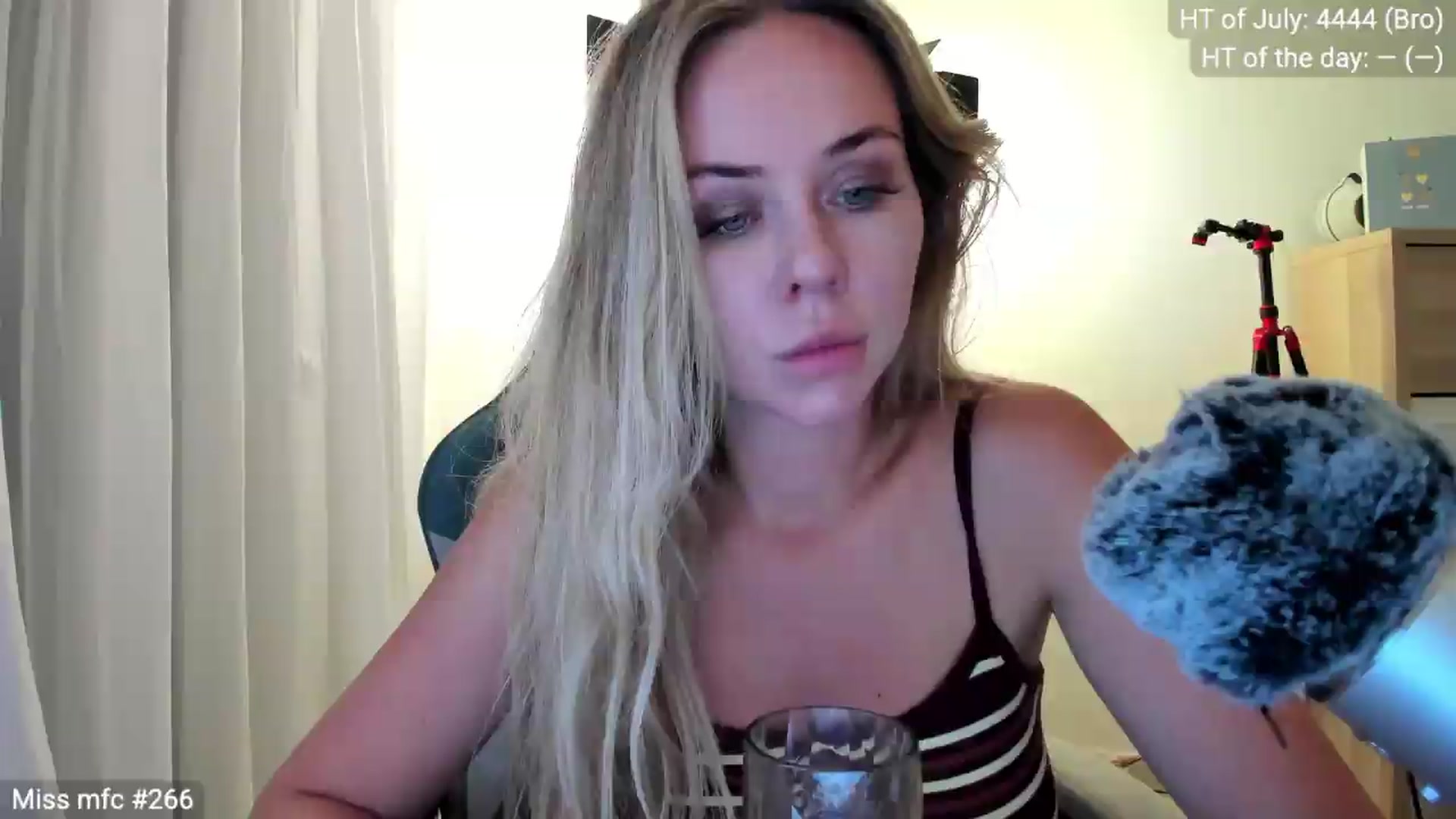 Gallery image thumbnail from Linda_0nline's myfreecams stream on, 07/20/2026, 20:38 image 4 of 20