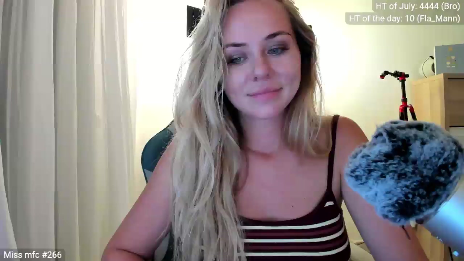 Gallery image thumbnail from Linda_0nline's myfreecams stream on, 07/20/2026, 20:38 image 19 of 20