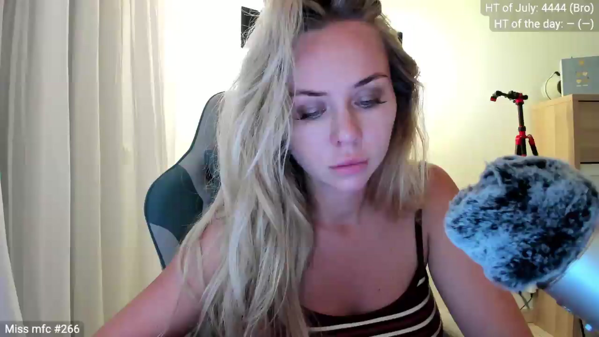 Gallery image thumbnail from Linda_0nline's myfreecams stream on, 07/20/2026, 20:38 image 12 of 20