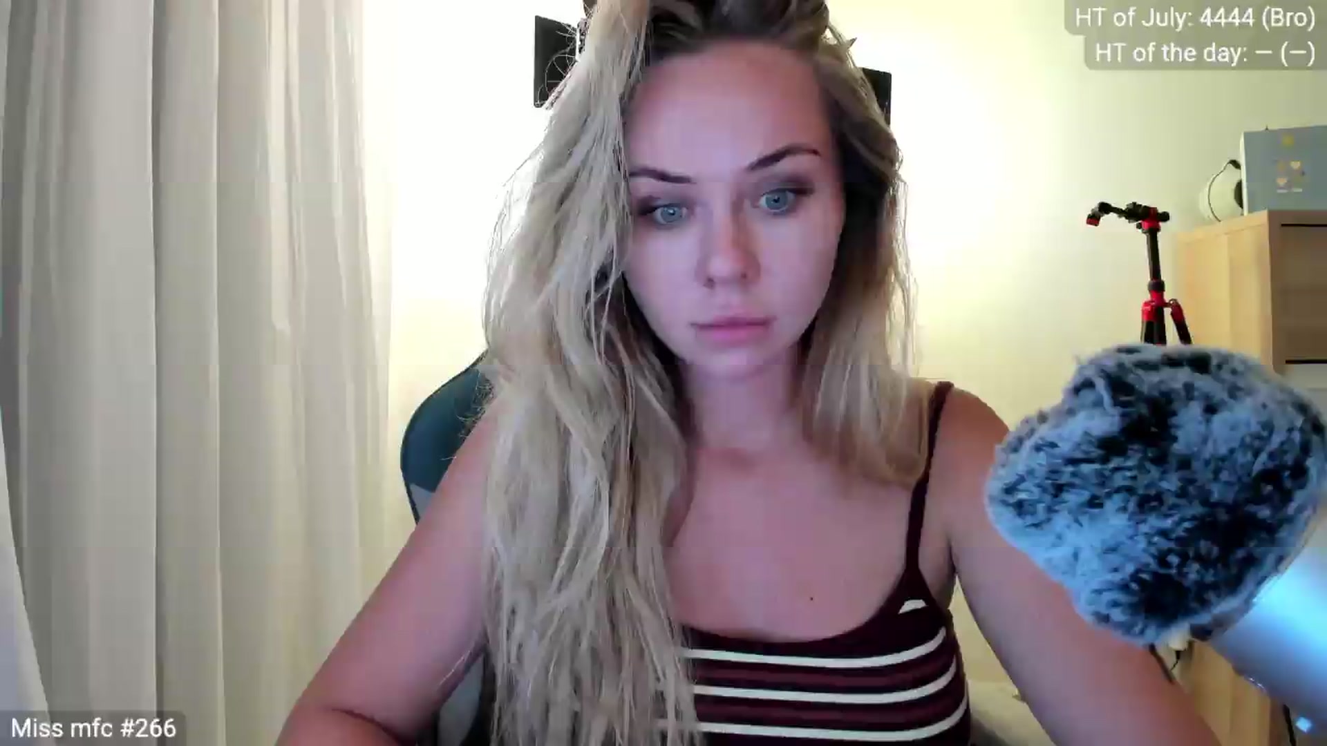Gallery image thumbnail from Linda_0nline's myfreecams stream on, 07/20/2026, 20:38 image 15 of 20