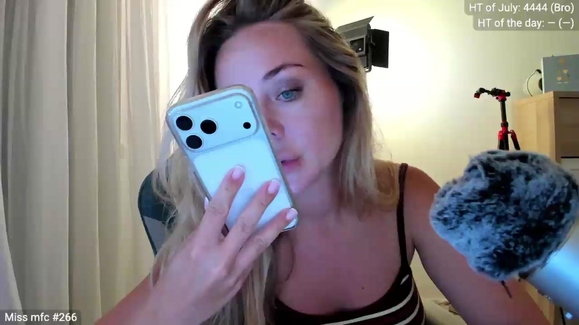 Gallery image thumbnail from Linda_0nline's myfreecams stream on, 07/20/2026, 20:38 image 13 of 20