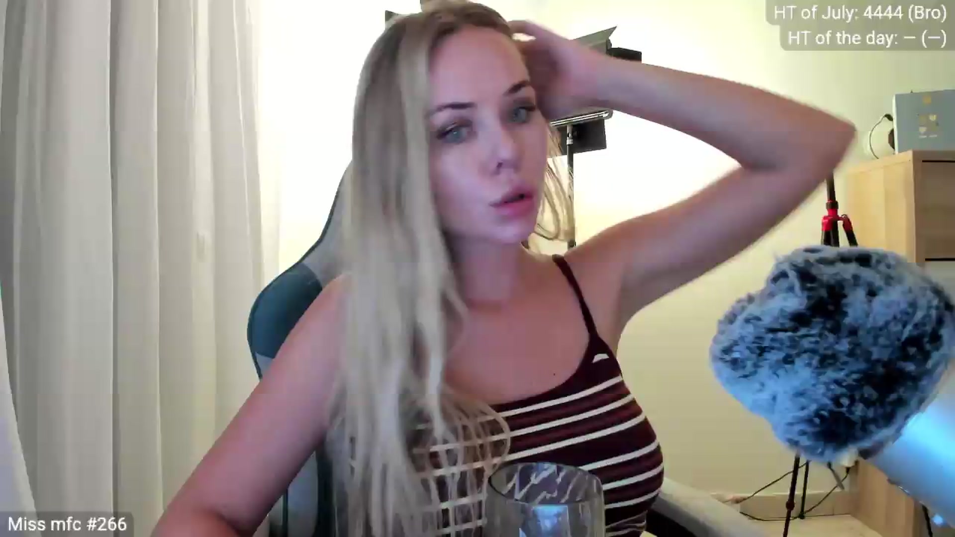 Gallery image thumbnail from Linda_0nline's myfreecams stream on, 07/20/2026, 20:38 image 2 of 20