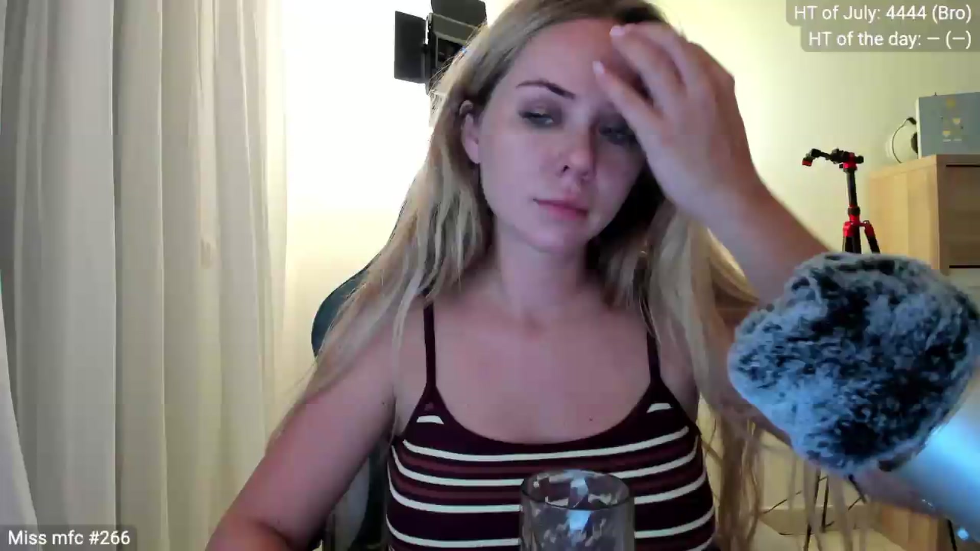 Gallery image thumbnail from Linda_0nline's myfreecams stream on, 07/20/2026, 20:38 image 7 of 20