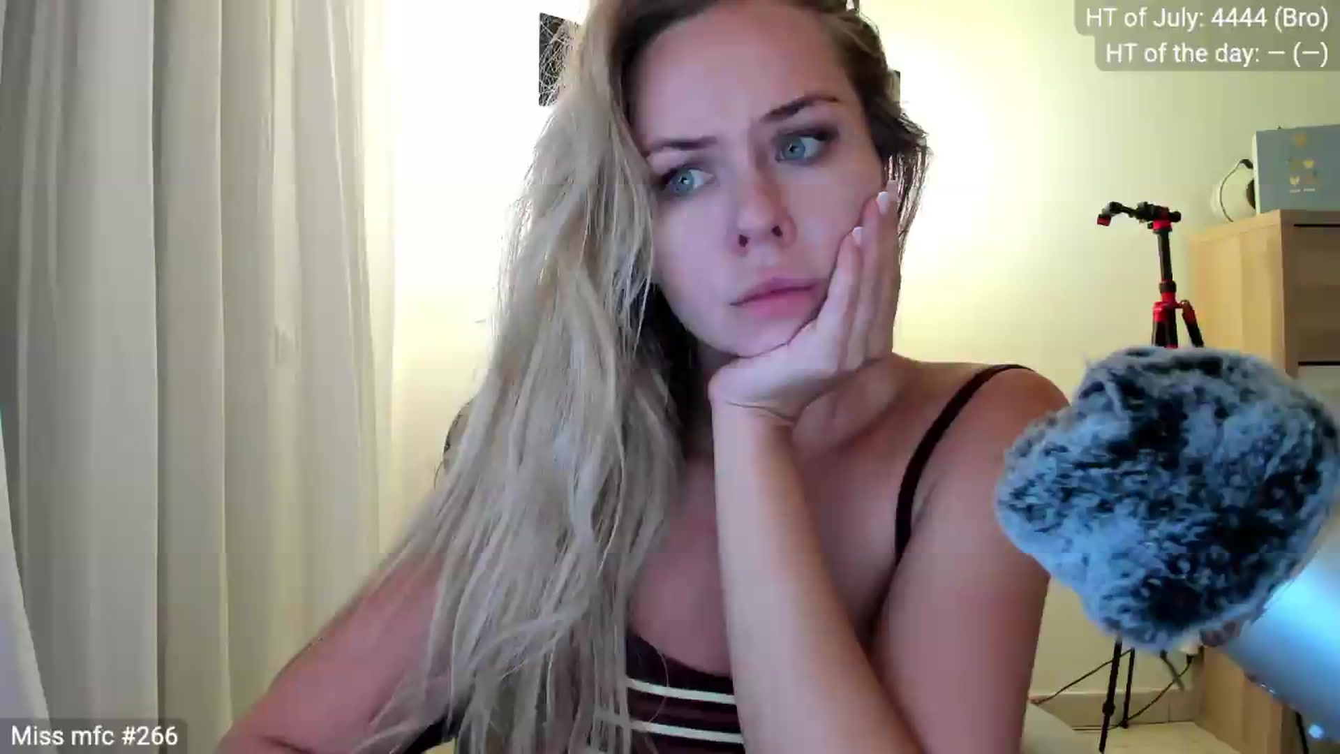 Gallery image thumbnail from Linda_0nline's myfreecams stream on, 07/20/2026, 20:38 image 9 of 20