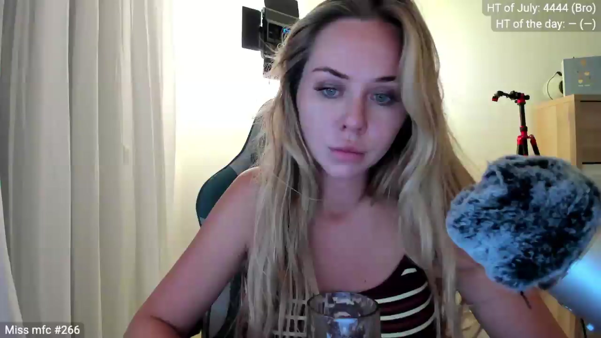 Gallery image thumbnail from Linda_0nline's myfreecams stream on, 07/20/2026, 20:38 image 5 of 20