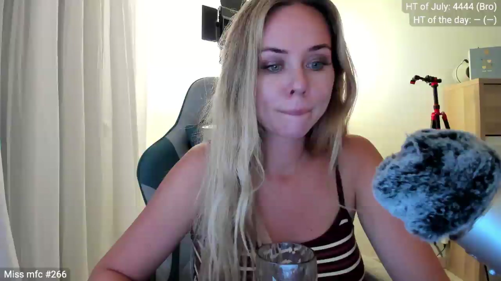 Gallery image thumbnail from Linda_0nline's myfreecams stream on, 07/20/2026, 20:38 image 1 of 20