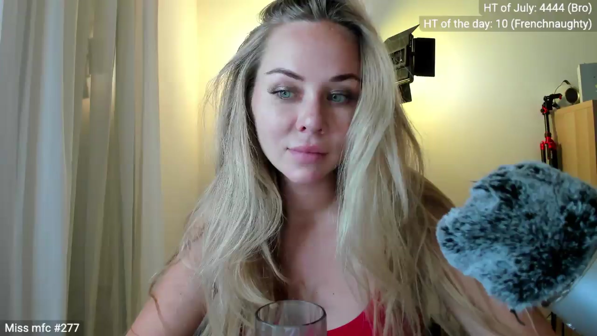 Gallery image thumbnail from Linda_0nline's myfreecams stream on, 07/22/2026, 20:32 image 6 of 20
