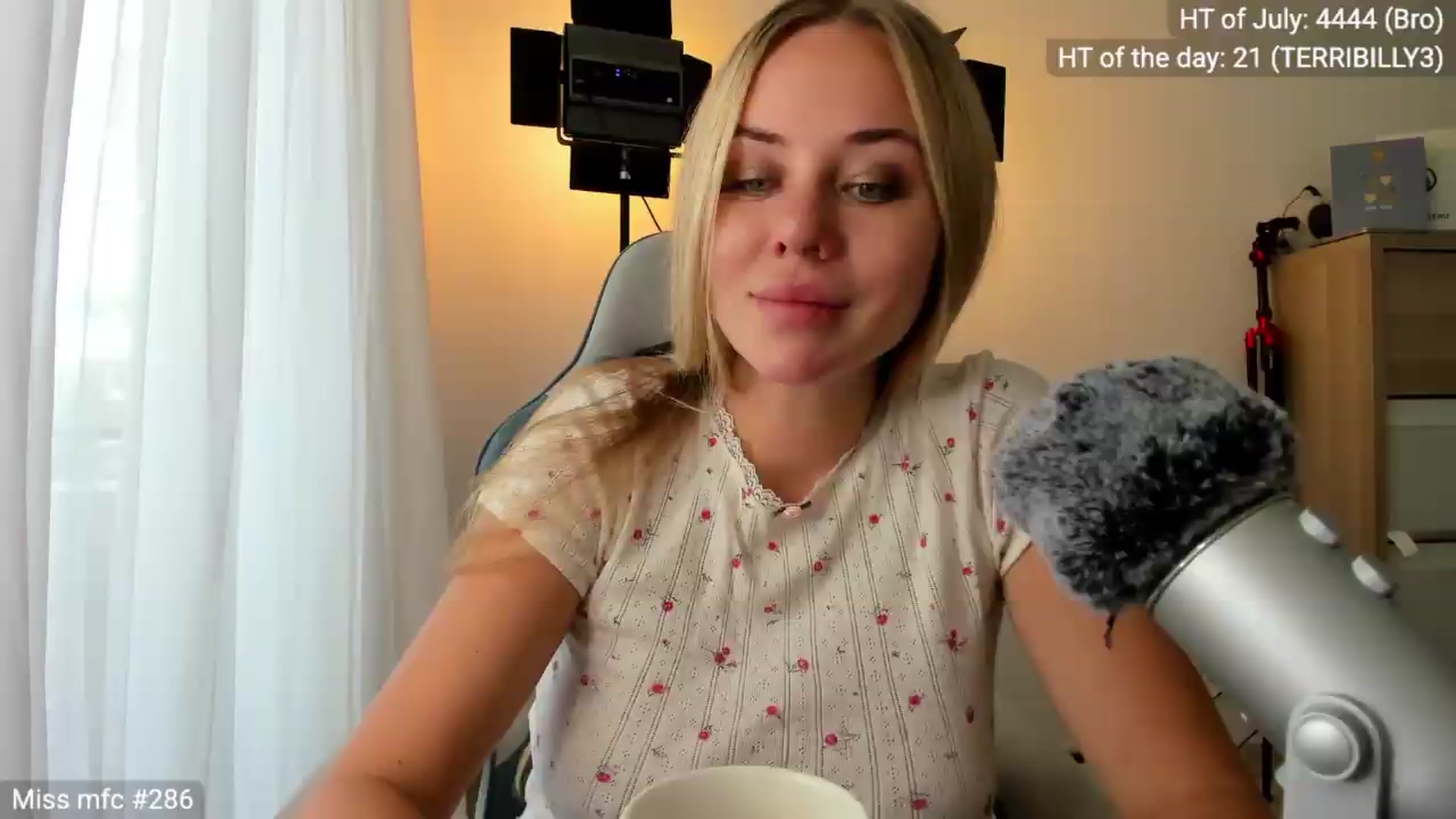 Gallery image thumbnail from Linda_0nline's myfreecams stream on, 07/23/2026, 10:05 image 1 of 20