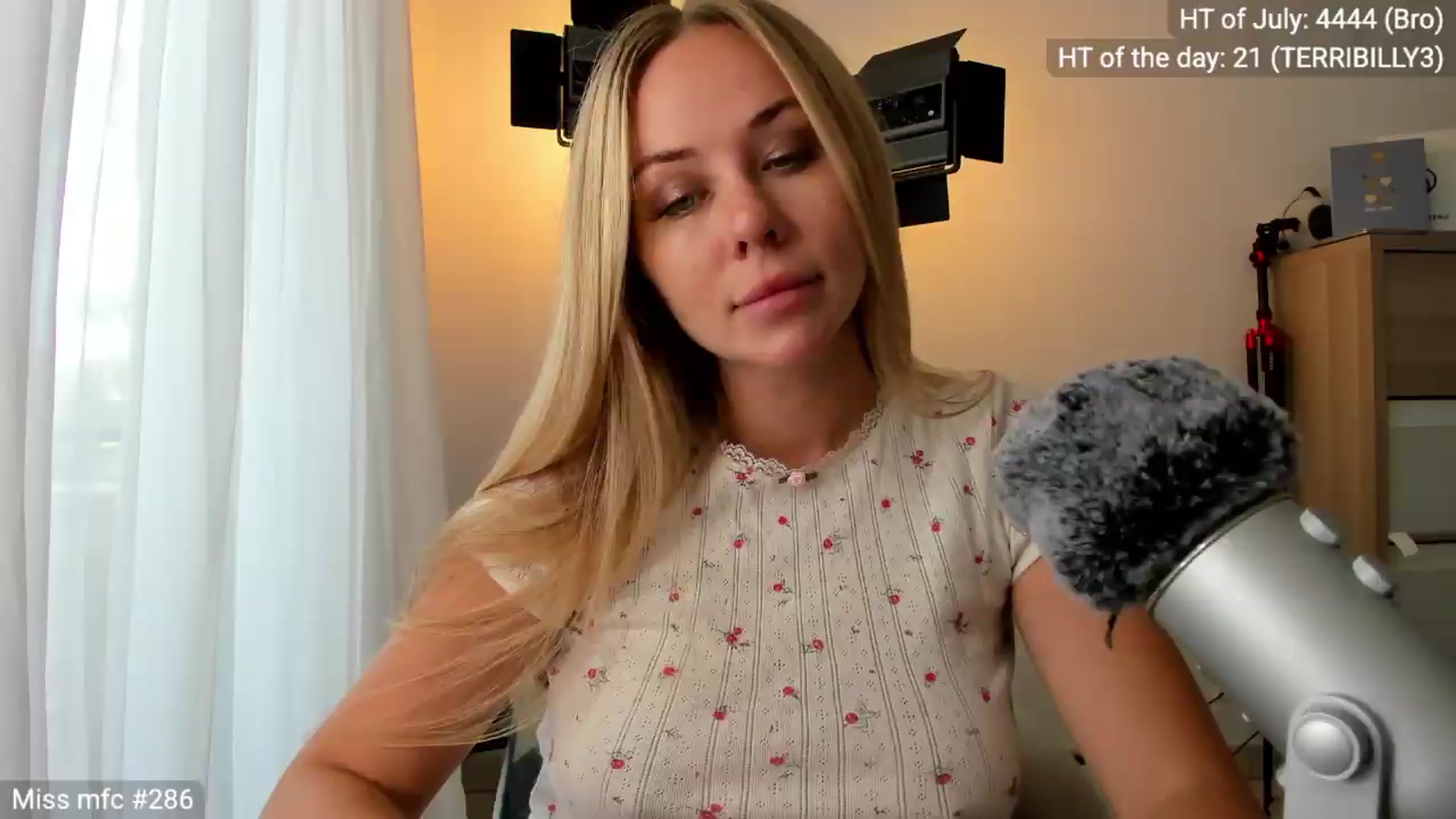 Gallery image thumbnail from Linda_0nline's myfreecams stream on, 07/23/2026, 10:05 image 13 of 20