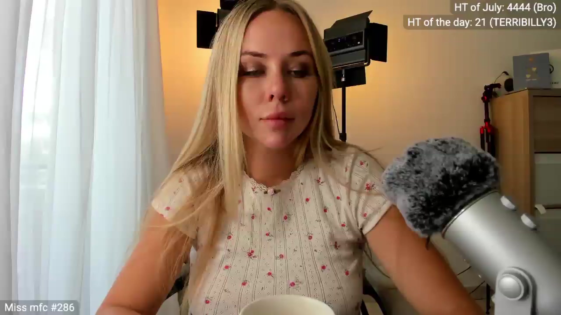 Gallery image thumbnail from Linda_0nline's myfreecams stream on, 07/23/2026, 10:05 image 4 of 20